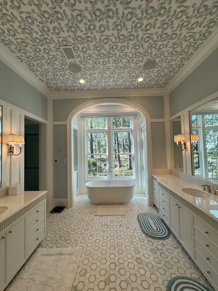 salle de bain carrelé et moderne par une Entreprise de rénovation en Isère