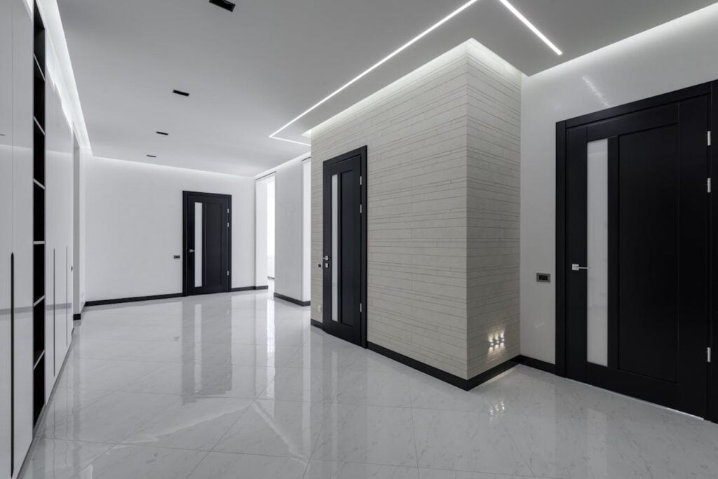 Porte d'Entrée en Aluminium par un menuisier en Isère : Alliance de modernité et de durabilité, dans un design élégant et robuste, réalisé avec savoir-faire local.